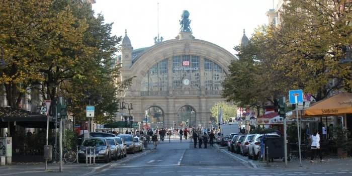 Visite du "Bahnhofsviertel" quartier de la gare de Francfort (Groupe 2)